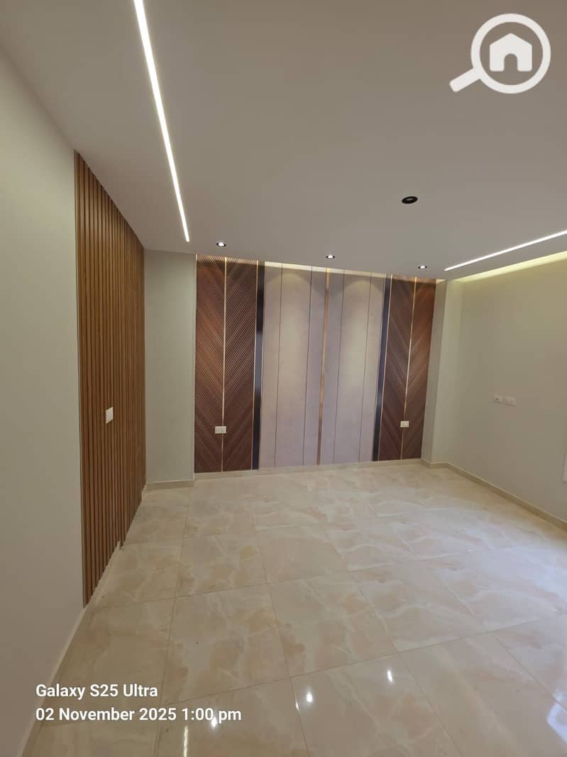 12 43b2ff1e-ebfa-4378-b3c2-89a823762080. jpeg