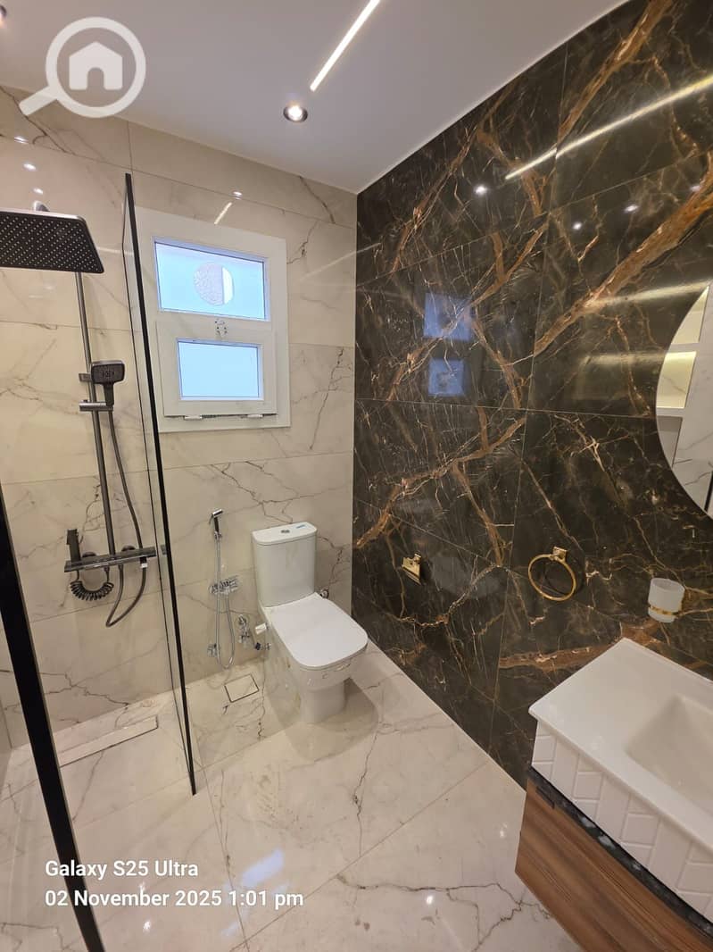 21 b5f72e6e-e039-4bab-a4b2-32a2f9fc02ea. jpeg