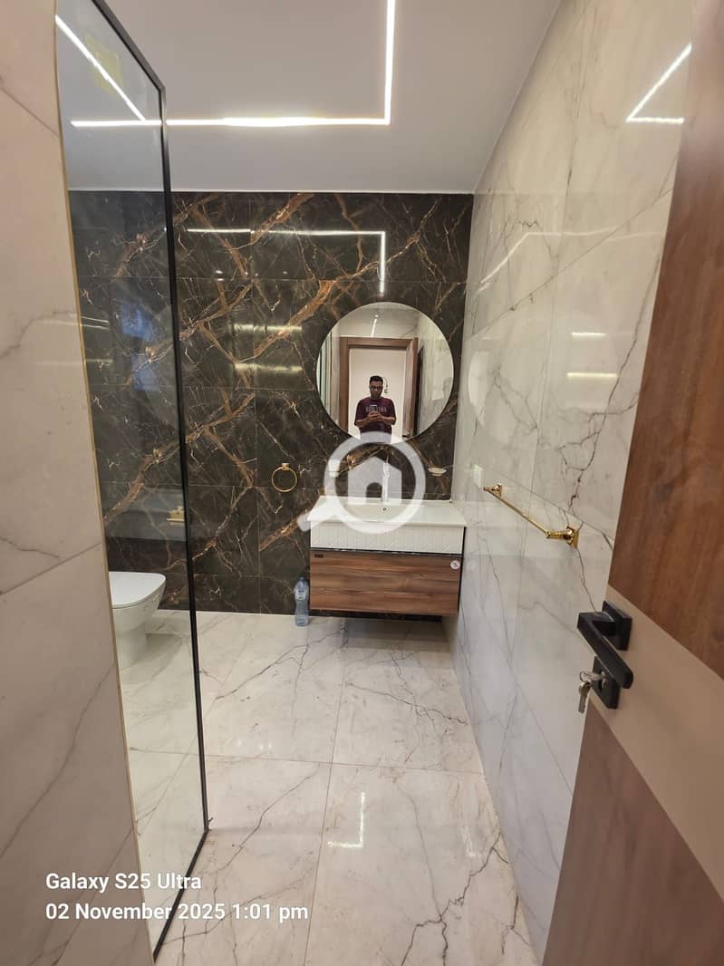 24 13fb5073-f3f6-4018-841e-2162ef3b2168. jpeg