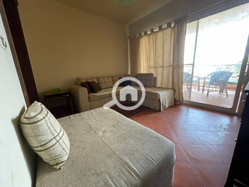 4 9dddfb5c-6e1d-4772-a078-fad5d6c40cdc. jpeg