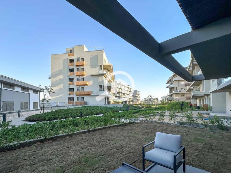 2 15e03fb6-178f-45ff-87c3-0a3d50c4cdae. jpg