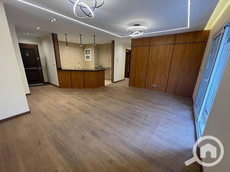 4 e733bf45-df5e-42ae-9bb6-c2d5cd092181. jpg