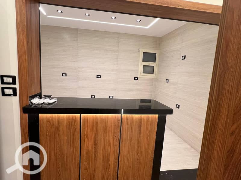 8 8f559aed-4898-4dcb-95a0-ce76ea465567. jpg