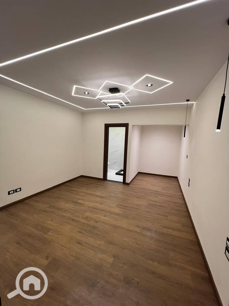 10 e689a47a-af1c-4118-bd41-9078625ff418. jpg