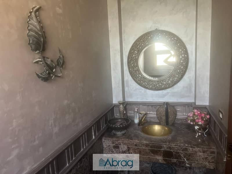 9 5d54f459-8fb3-4e32-9466-3bc19dc7892e. jpeg