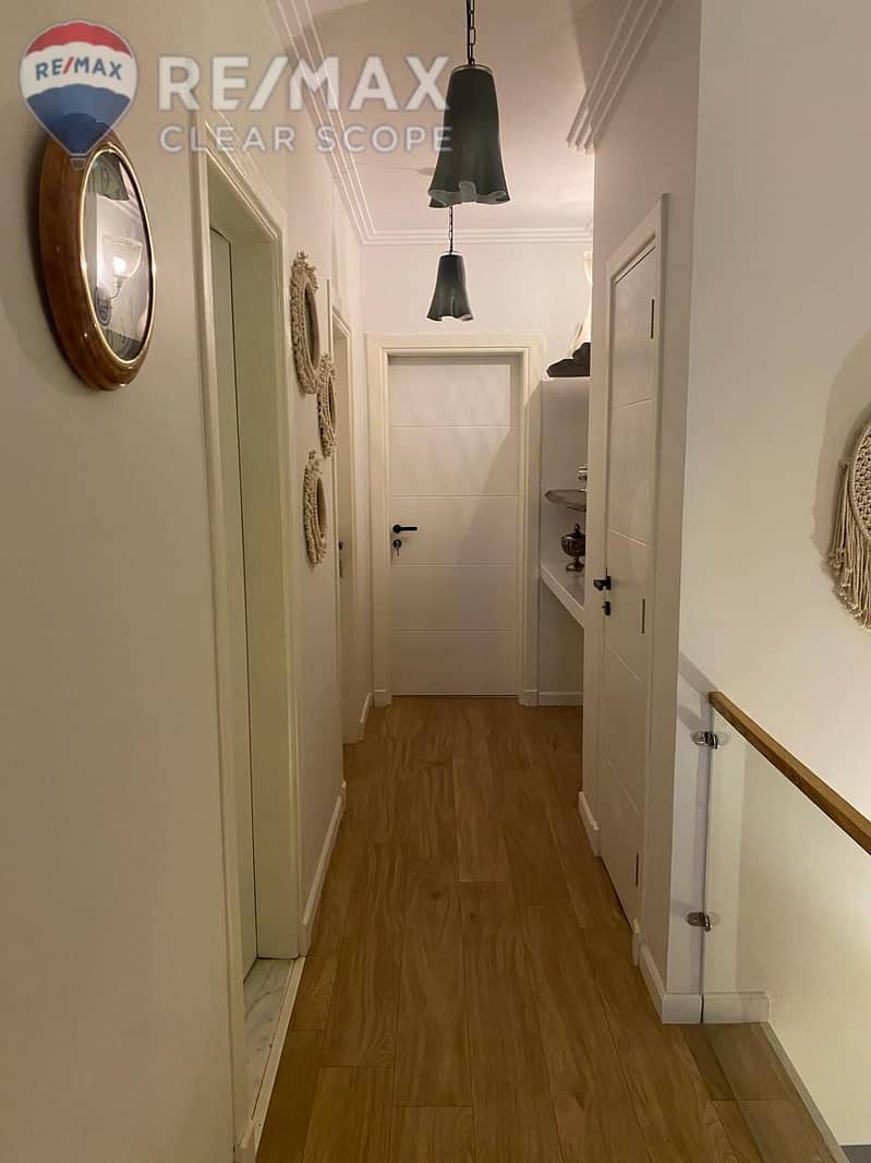 12 d8dda553-a718-4e14-8cc3-ea647a8fe8c0. jpg