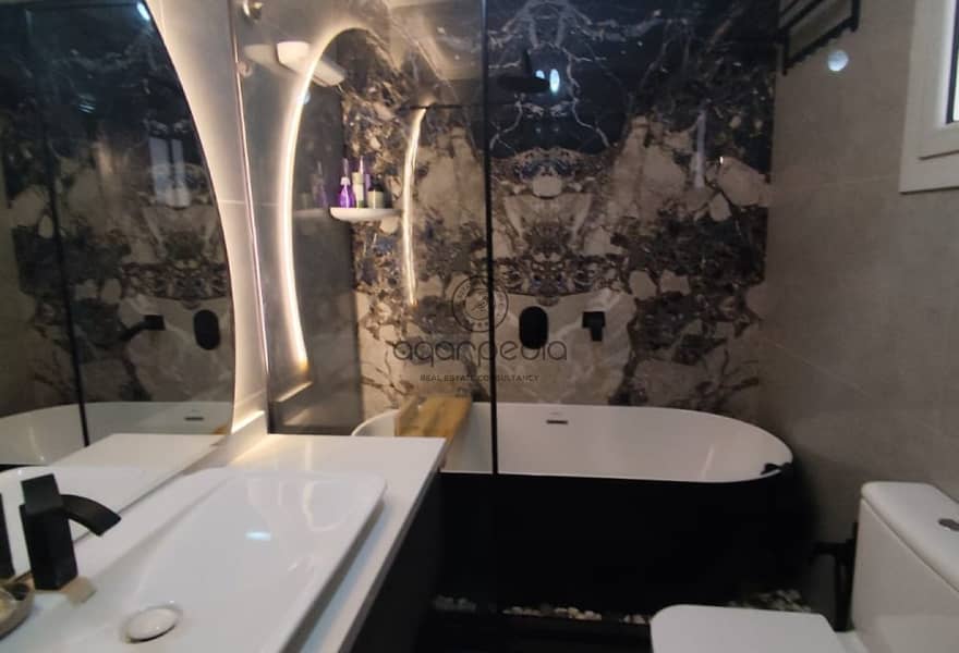 2 1c6af3da-5266-4170-9f94-8a74c88e721c. jpg