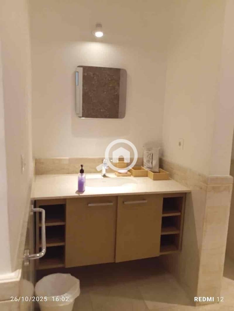 2 1b660464-efaf-49e5-8ae4-3aa2fe893b17. jpg