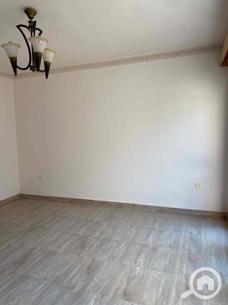 9 4a4370fc-640a-4dfa-9213-dd5b51920905. jpg