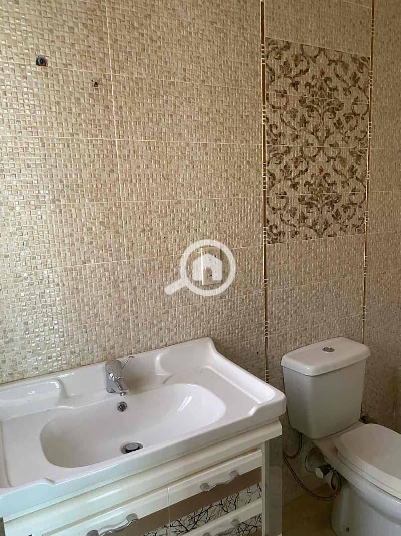 10 01cddb0f-8df0-47b1-826e-8d694a1f8972. jpg