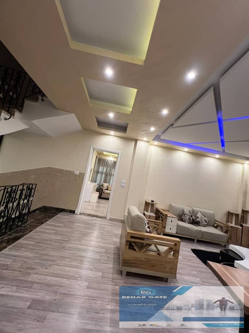 12 ae81f73b-9b7d-4f95-b28f-3b43aa37a538. jpg