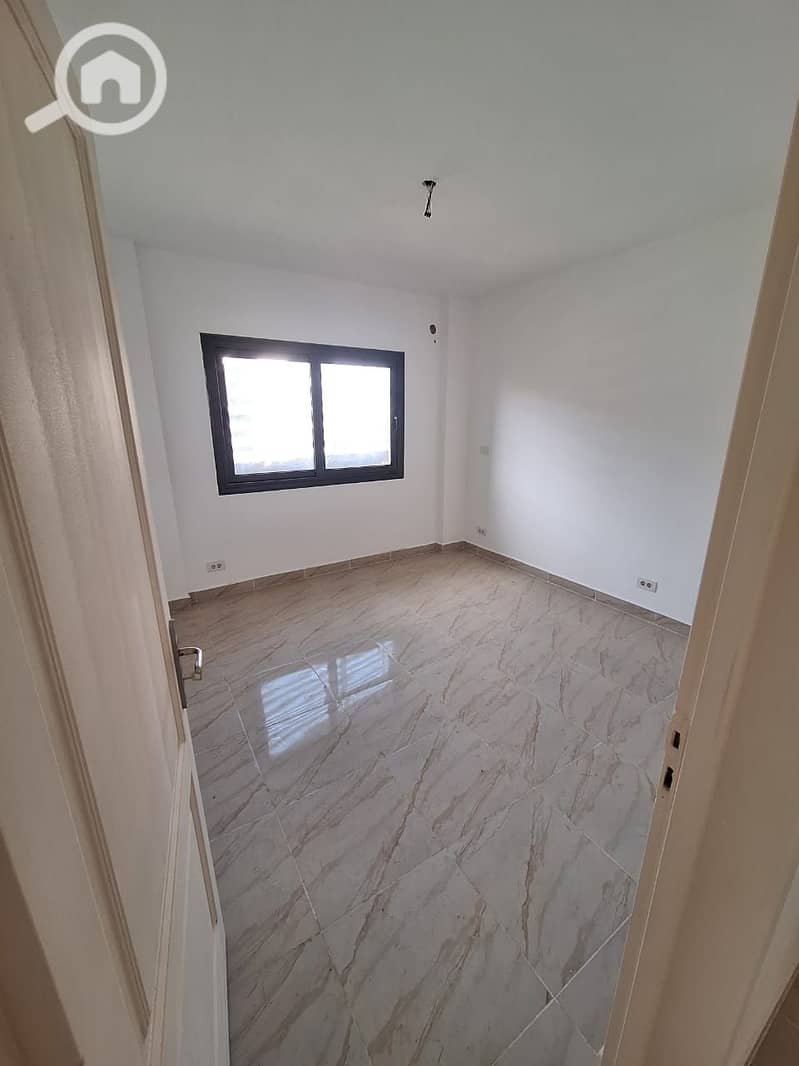 4 9232423f-5ab9-44df-8a14-b3fad7e9c252. jpeg