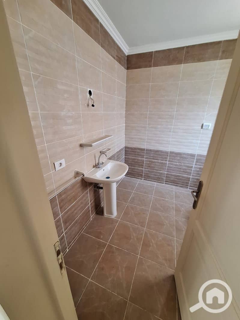 15 73b222a2-4202-4260-a16a-b5e46ed1d7f3. jpeg