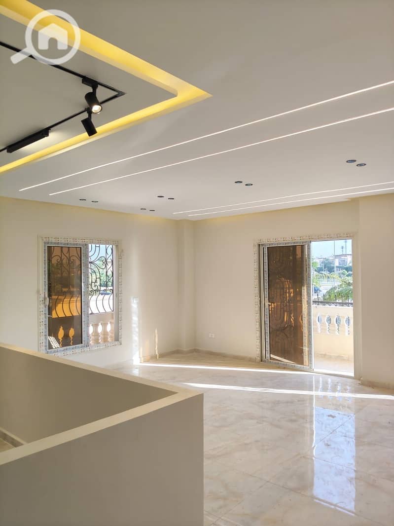 2 b810467d-0ebf-4638-bf6c-413565569a4f. jpeg