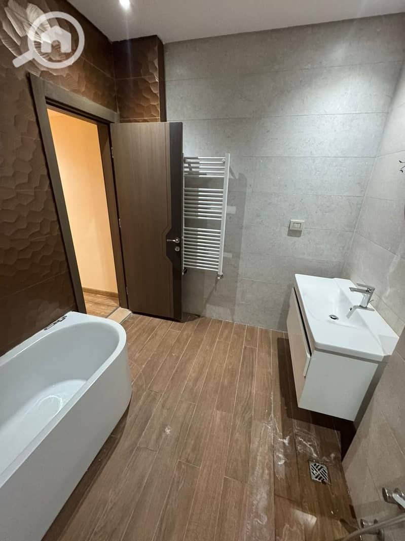 4 WhatsApp Image 2025-11-23 at 17.25. 57_7a4628d3. jpg