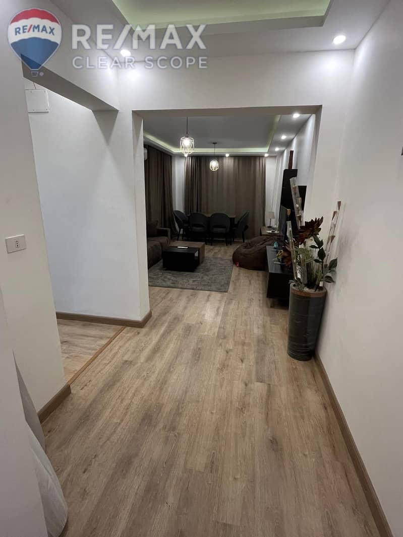 11 7438d9ac-6ae1-40f0-89bb-e26e344b4708. jpeg