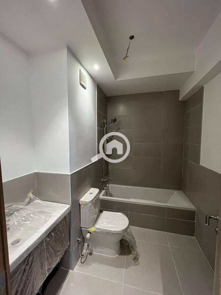 6 WhatsApp Image 2025-11-23 at 16.44. 08_5c9bfc91. jpg