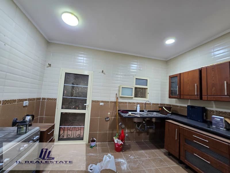 4 37e78db9-b4cb-421e-8865-13b620a34f53. jpg