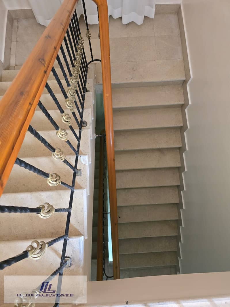 8 968db894-77df-4f8f-a581-64430e8bbfab. jpg