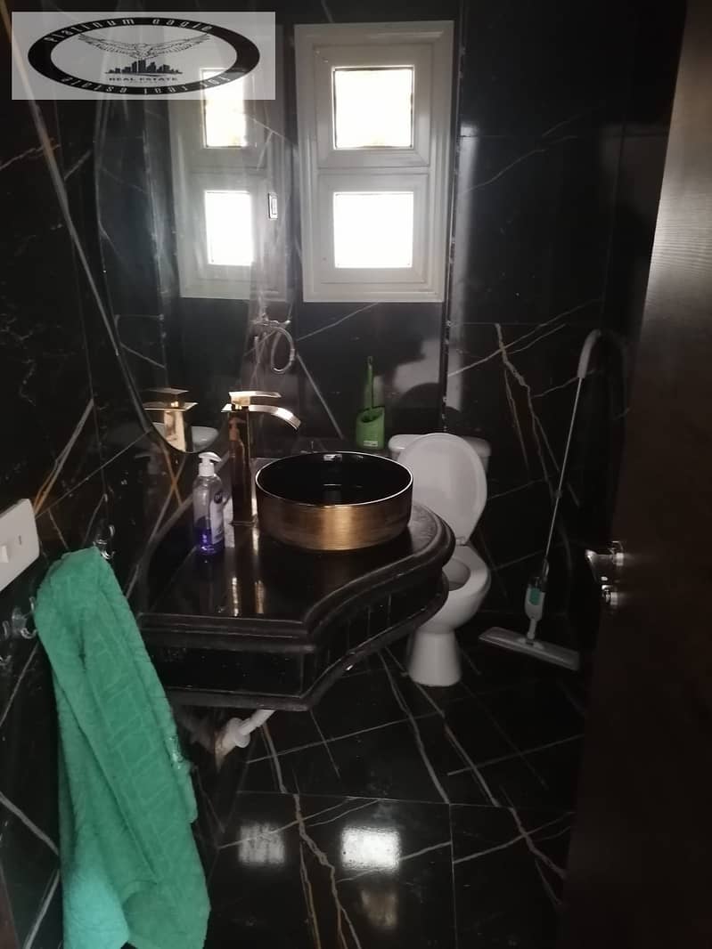 9 5039c4db-202f-452b-a0ff-2342fb2c4d8a. jpg