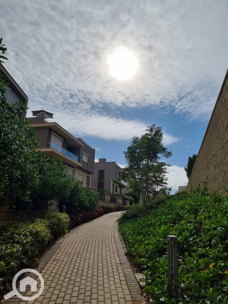 6 42c7d072-6000-43bc-ad9b-7cc097eef24d. jpeg