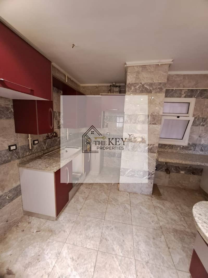 28 0f33bfee-0e30-4988-a6e9-6a5067224bfb. jpg