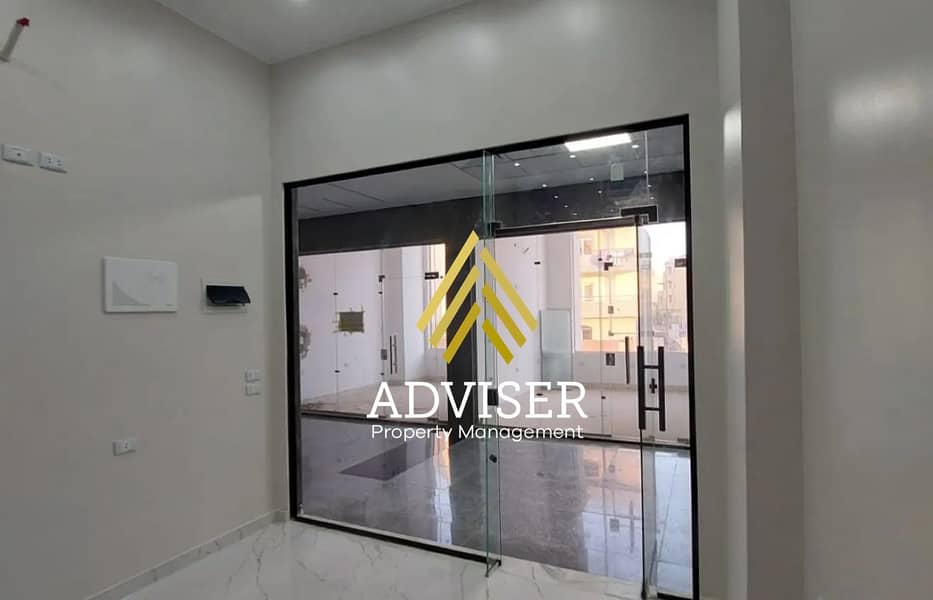 2 8305621-bdafdo. jpg