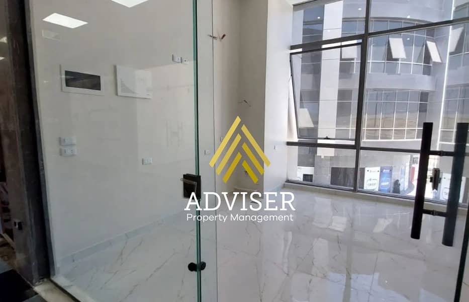 9 8305621-f4e66o. jpg