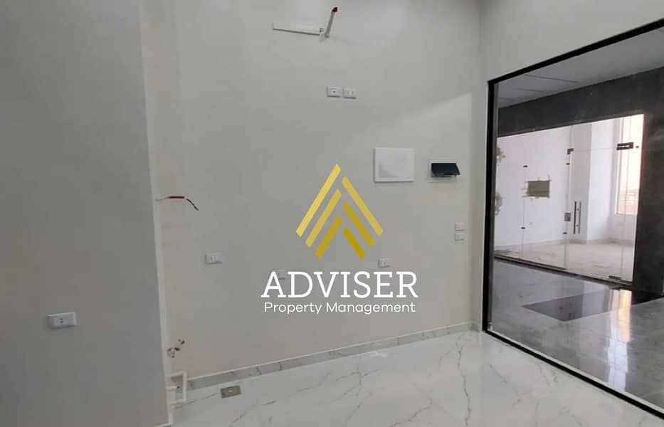 10 8305621-535e7o. jpg