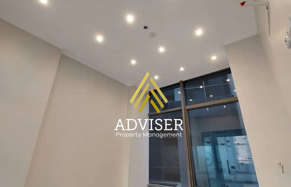 4 8305621-2f6b6o. jpg