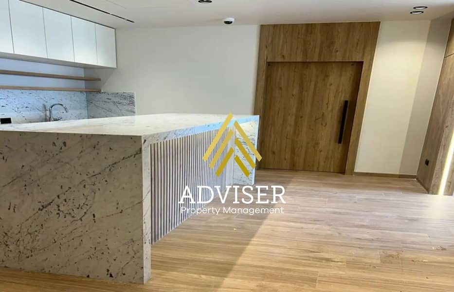 6 8294343-00f4ao. jpg