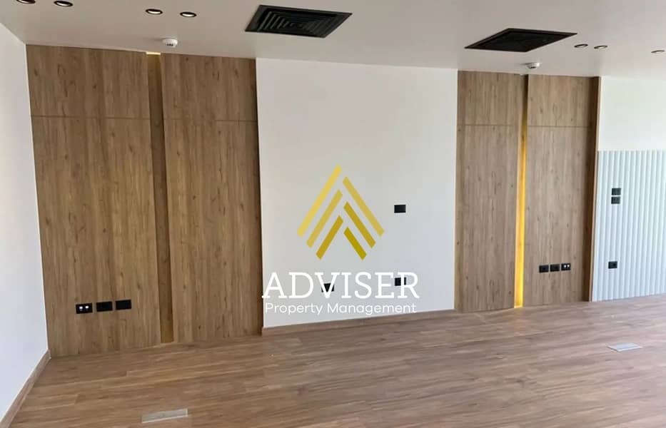 7 8294343-72e8co. jpg