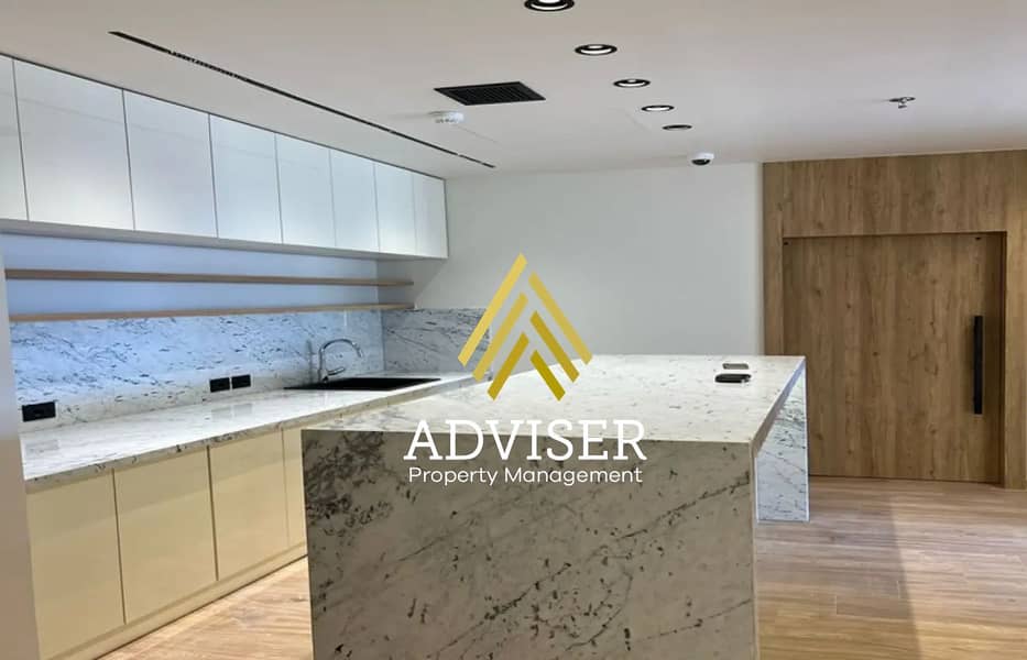 8 8294343-66448o. jpg