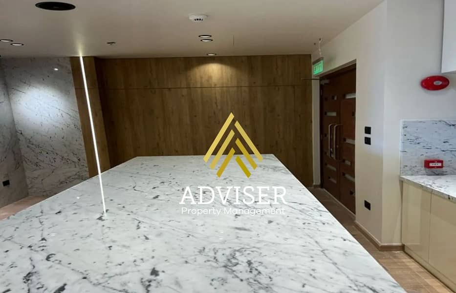 10 8294343-ce3eeo. jpg