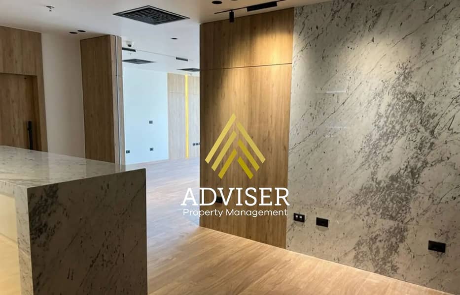 12 8294343-e5b0ao. jpg