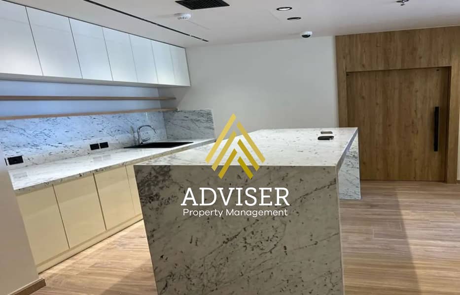 13 8294343-e6d18o. jpg