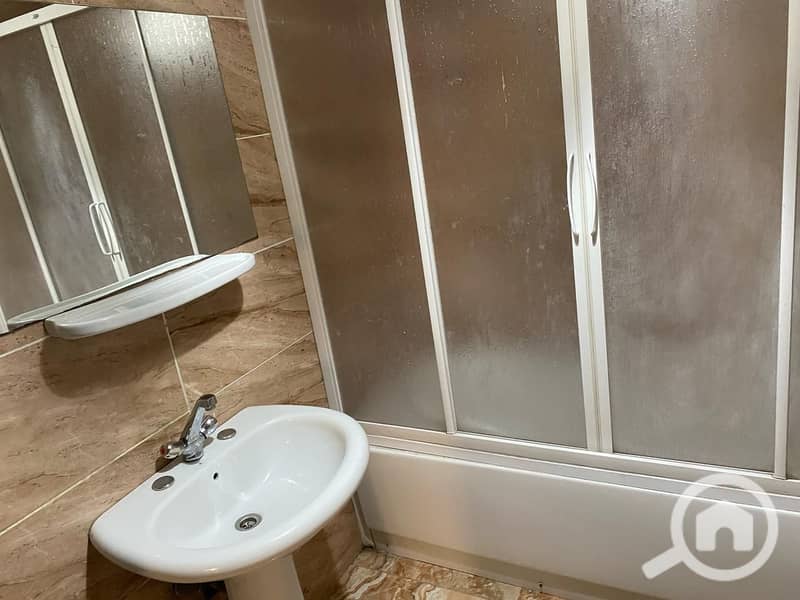 10 35b5e8e7-9262-4f63-85da-fe0cb4bf67ab. jpeg