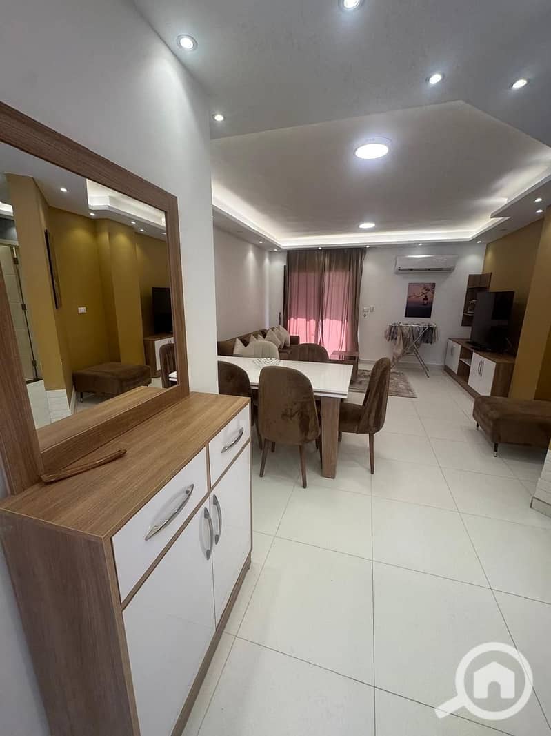 4 4505392e-5cb1-40ab-97cf-cc7510651476. jpeg