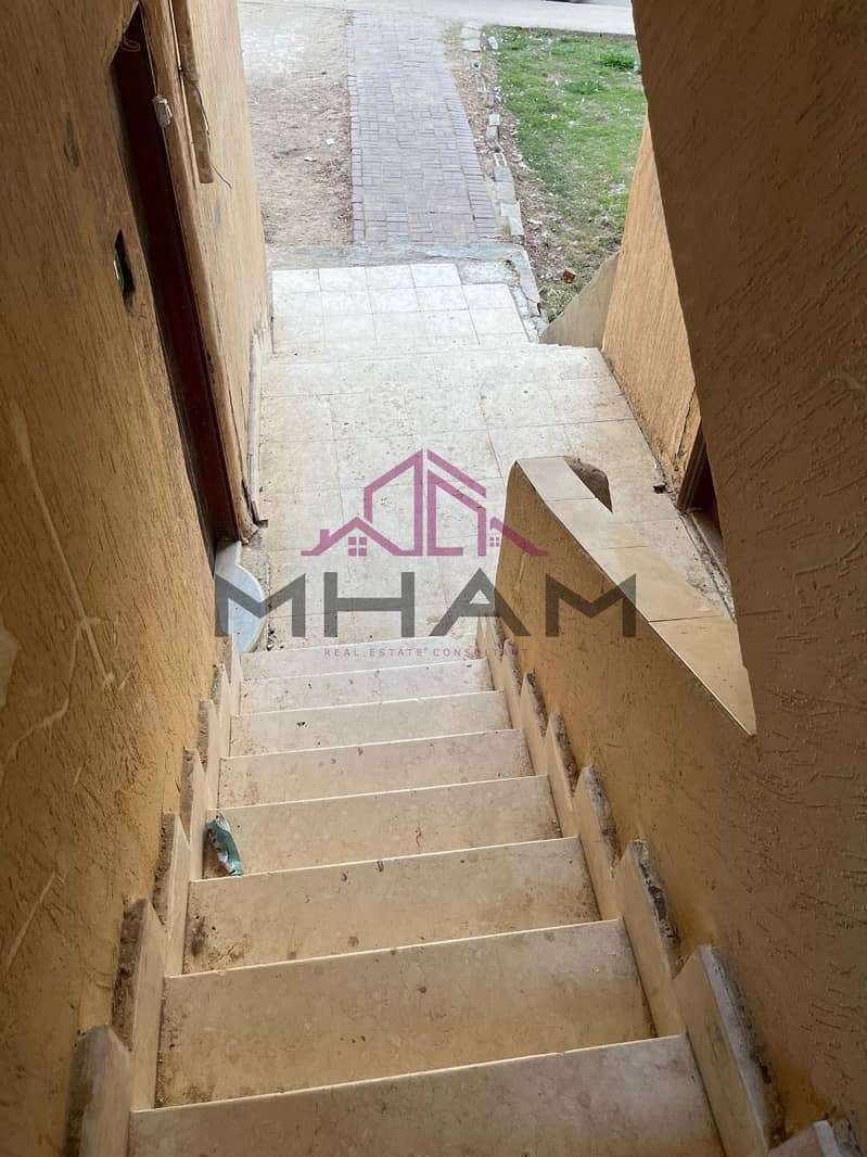 4 photo_5841651630397394346_y. jpg