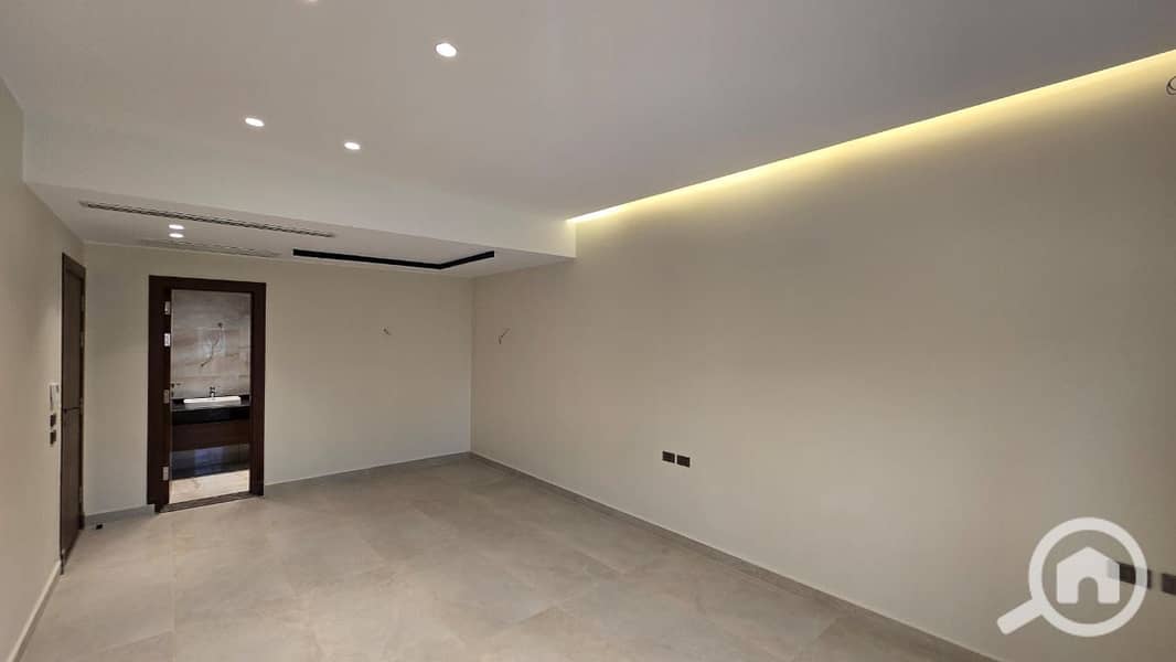 10 WhatsApp Image 2025-11-22 at 4.26. 47 PM (1). jpeg