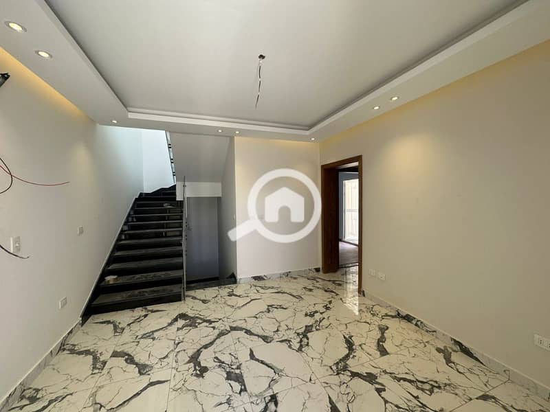 8 4ac391fe-1652-4653-b427-7c9347a9f77d. jpg