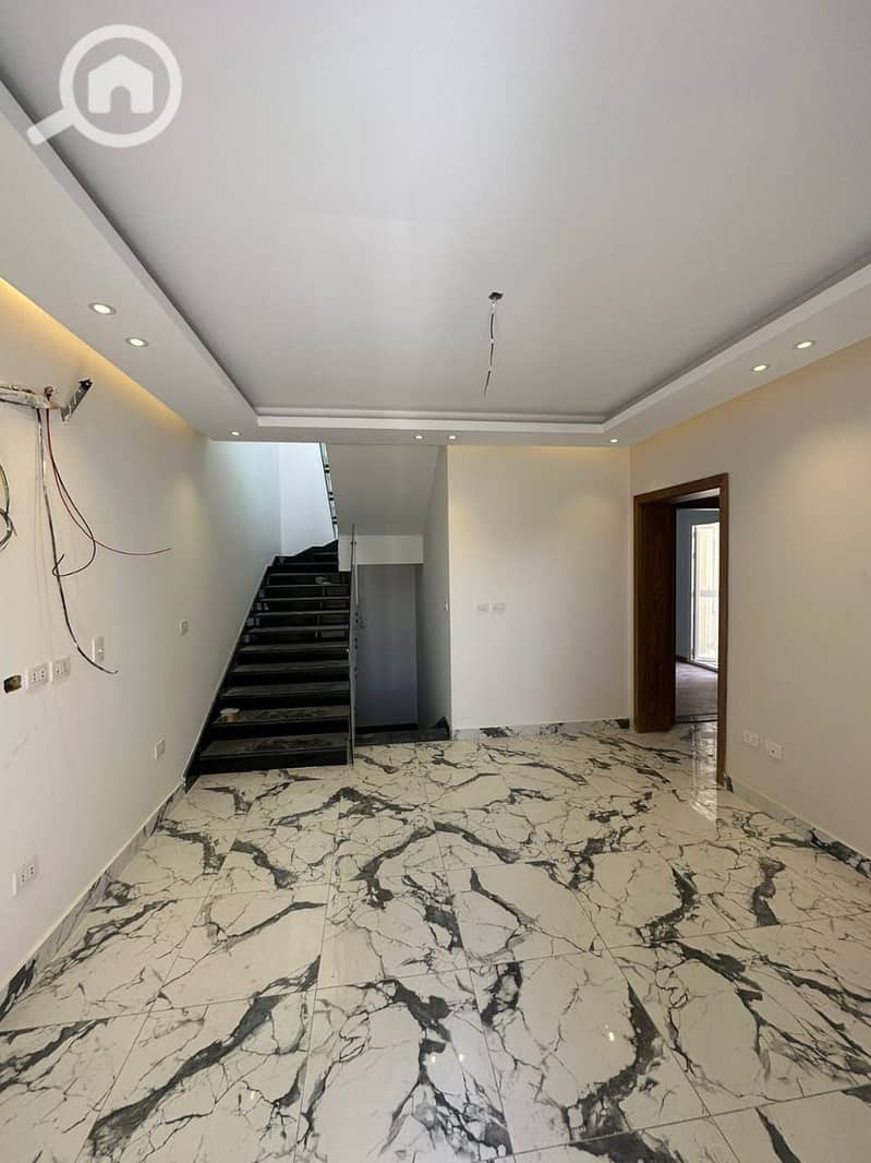 10 c50086d1-2f15-484c-b0c4-2e32ebb1c600. jpg