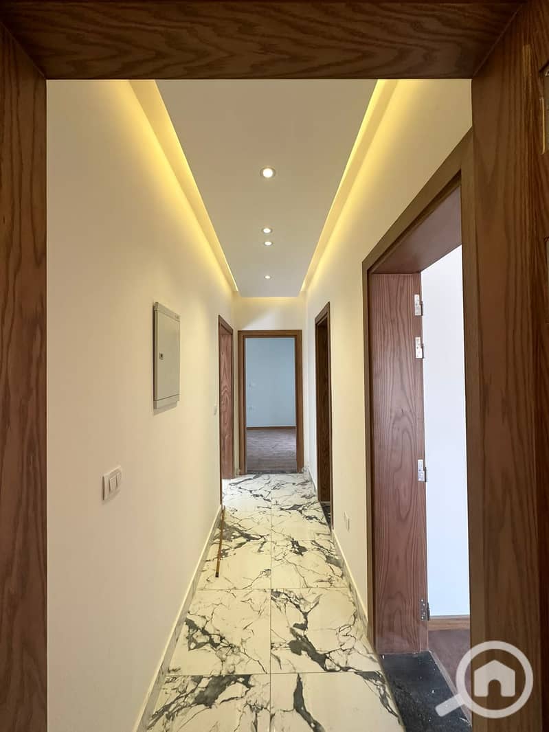 12 e9968600-9e3b-4b2e-80ae-e2a6c69fd03c. jpg