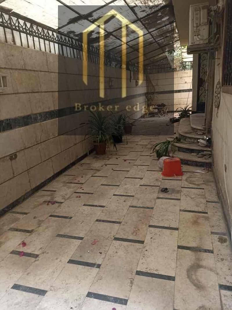 2 4d33ae92-d558-40ff-8e34-e71d4a3ead61. jpg