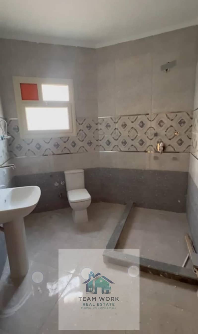 10 0760d53f-4594-4f61-b0dc-ffb1189dd0b7. jpg