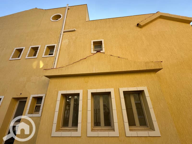 e780af73-8cb1-4a3f-b582-7514ac5dbfd4. jpeg