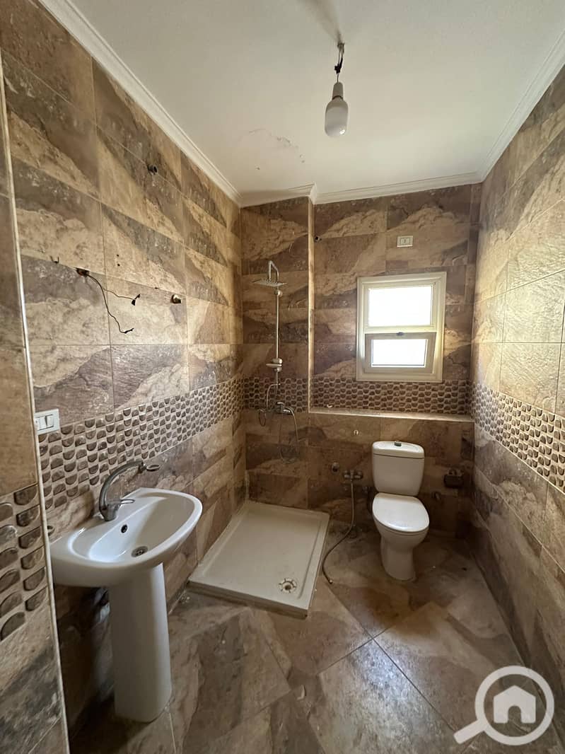 7 c2c39115-963a-4a37-8336-94cc3e733afe. jpeg