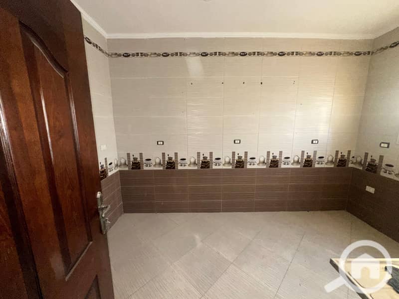 12 265af41e-5bc5-4abc-aea7-83fe04fe2964. jpeg