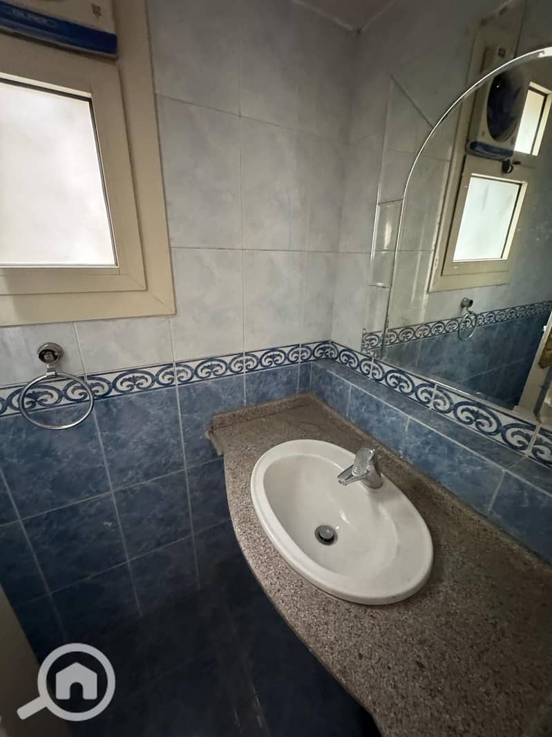 6 c927fc3a-5498-45d0-98cc-018dc69dac6d. jpeg