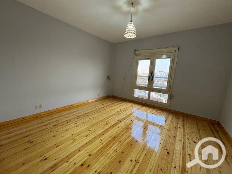 12 f45b513f-9aca-40ea-8936-9c68eef84cfb. jpeg